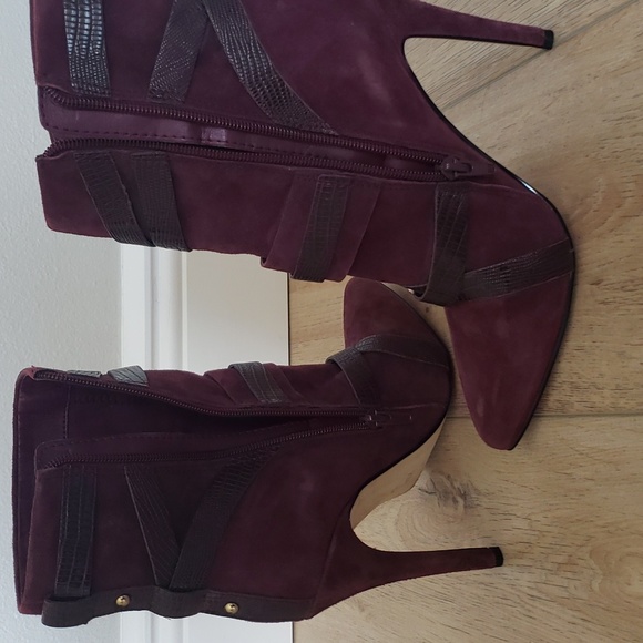 GUESS ankle bootie (boots). Like new! - Picture 10 of 12